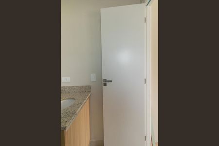 Banheiro de kitnet/studio para alugar com 1 quarto, 32m² em Água Verde, Curitiba