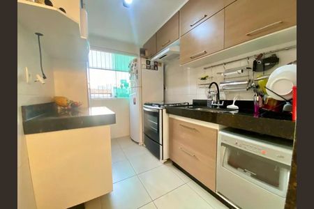 Cozinha de apartamento para alugar com 3 quartos, 73m² em Itamarati, Belo Horizonte
