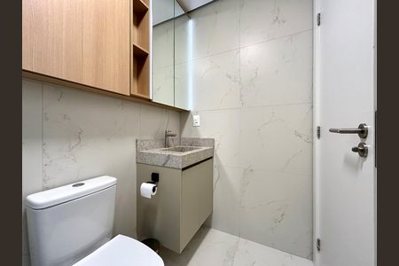 Banheiro de kitnet/studio para alugar com 1 quarto, 39m² em Saco dos Limões, Florianópolis
