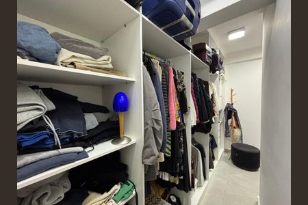 Closet da suíte 1 de apartamento para alugar com 3 quartos, 89m² em Tamboré, Barueri