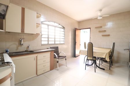 Casa para alugar com 312m², 3 quartos e 4 vagasCozinha