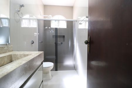 Casa para alugar com 312m², 3 quartos e 4 vagasBanheiro Social