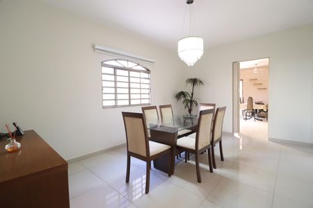 Casa para alugar com 312m², 3 quartos e 4 vagasSala