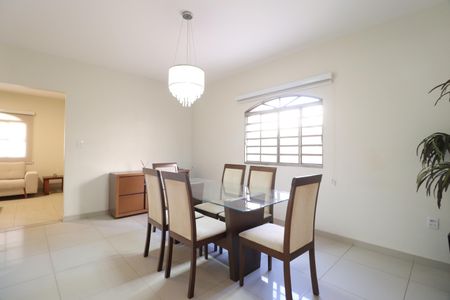 Casa para alugar com 312m², 3 quartos e 4 vagasSala