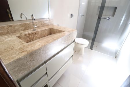 Casa para alugar com 312m², 3 quartos e 4 vagasBanheiro Social