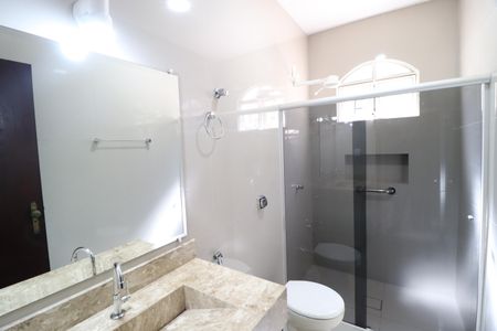 Casa para alugar com 312m², 3 quartos e 4 vagasBanheiro Social