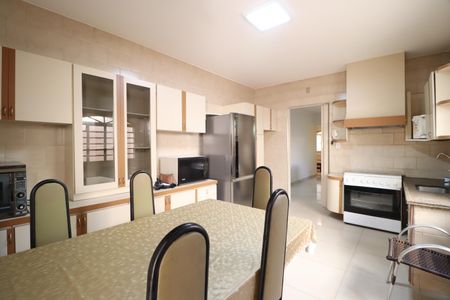 Casa para alugar com 312m², 3 quartos e 4 vagasCozinha