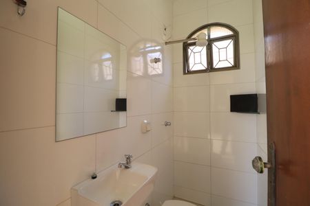 Casa para alugar com 312m², 3 quartos e 4 vagasBanheiro de serviço