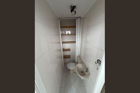 Banheiro  de apartamento para alugar com 2 quartos, 50m² em Vila Carrão, São Paulo
