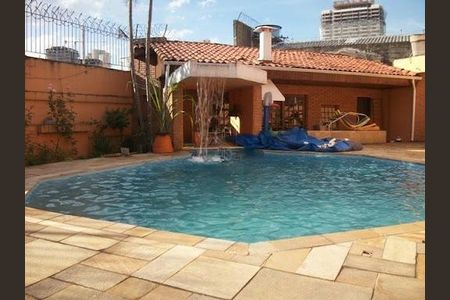 Casa à venda com 5 quartos, 600m² em Vila Cordeiro, São Paulo