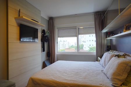 Quarto suíte  de apartamento para alugar com 3 quartos, 93m² em Petrópolis, Porto Alegre