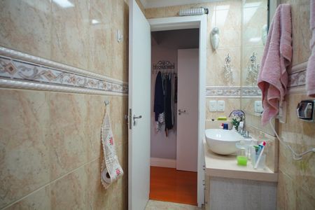 Banheiro suíte  de apartamento para alugar com 3 quartos, 93m² em Petrópolis, Porto Alegre