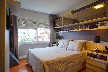 Quarto suíte  de apartamento para alugar com 3 quartos, 93m² em Petrópolis, Porto Alegre