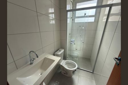 Banheiro de apartamento para alugar com 1 quarto, 53m² em Jardim Patricia, Uberlândia