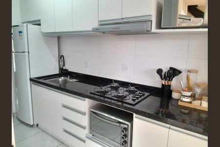 Cozinha de casa de condomínio para alugar com 2 quartos, 40m² em Restinga, Porto Alegre