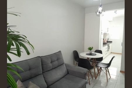 Sala de casa de condomínio para alugar com 2 quartos, 40m² em Restinga, Porto Alegre
