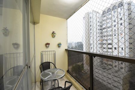 Apartamento à venda com 92m², 3 quartos e 1 vagaSacada da Sala