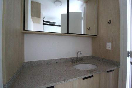 Banheiro de kitnet/studio para alugar com 1 quarto, 30m² em Indianópolis, São Paulo