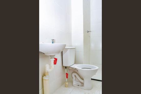 Banheiro de apartamento para alugar com 2 quartos, 46m² em Fazenda da Juta, São Paulo