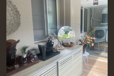 Apartamento à venda com 81m², 2 quartos e 1 vaga Apartamento à venda com 81m², 2 quartos e 1 vagaVaranda