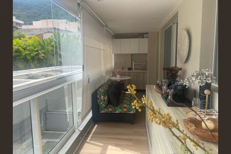 Apartamento à venda com 81m², 2 quartos e 1 vaga Apartamento à venda com 81m², 2 quartos e 1 vagaVaranda