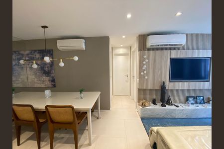 Apartamento à venda com 81m², 2 quartos e 1 vaga Apartamento à venda com 81m², 2 quartos e 1 vagaSala