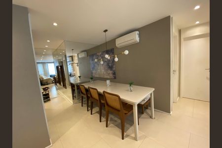 Apartamento à venda com 81m², 2 quartos e 1 vaga Apartamento à venda com 81m², 2 quartos e 1 vagaSala