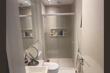 Apartamento à venda com 81m², 2 quartos e 1 vaga Apartamento à venda com 81m², 2 quartos e 1 vagaBanheiro