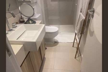 Apartamento à venda com 81m², 2 quartos e 1 vaga Apartamento à venda com 81m², 2 quartos e 1 vagaBanheiro