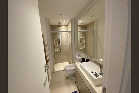 Apartamento à venda com 81m², 2 quartos e 1 vaga Apartamento à venda com 81m², 2 quartos e 1 vagaBanheiro