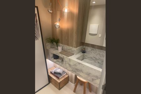 Apartamento à venda com 81m², 2 quartos e 1 vaga Apartamento à venda com 81m², 2 quartos e 1 vagaBanheiro