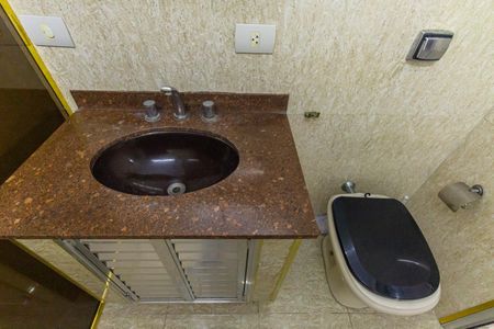 Casa para alugar com 110m², 2 quartos e 1 vaga Casa para alugar com 110m², 2 quartos e 1 vagaBanheiro