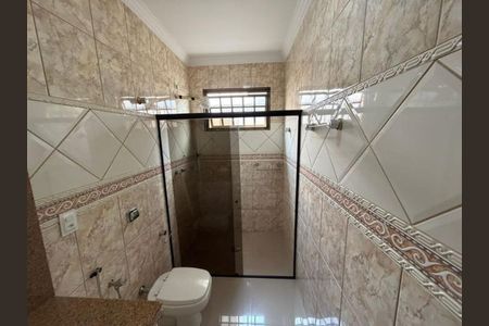 Casa para alugar com 230m², 3 quartos e 3 vagasBanheiro