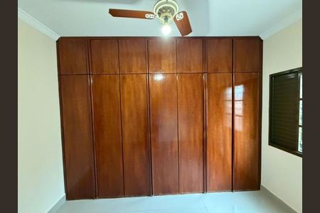 Casa para alugar com 230m², 3 quartos e 3 vagasQuarto