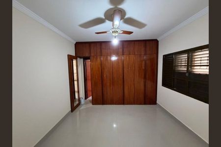 Casa para alugar com 230m², 3 quartos e 3 vagasQuarto