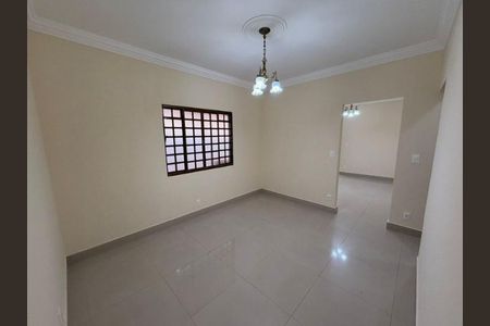 Casa para alugar com 230m², 3 quartos e 3 vagasSala