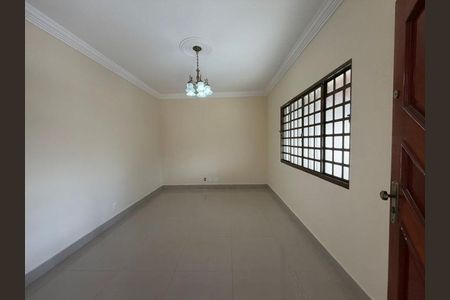 Sala de casa para alugar com 3 quartos, 230m² em Santa Mônica, Uberlândia