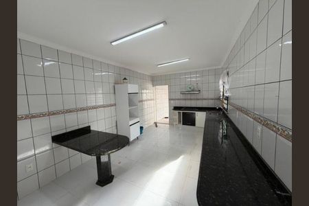 Cozinha de casa para alugar com 3 quartos, 230m² em Santa Mônica, Uberlândia