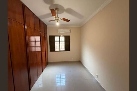 Casa para alugar com 230m², 3 quartos e 3 vagasQuarto