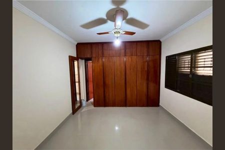 Casa para alugar com 230m², 3 quartos e 3 vagasQuarto