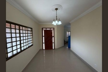 Sala de casa para alugar com 3 quartos, 230m² em Santa Mônica, Uberlândia
