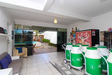 Casa para alugar com 375m², 4 quartos e 5 vagas Casa para alugar com 375m², 4 quartos e 5 vagasSalão de festas