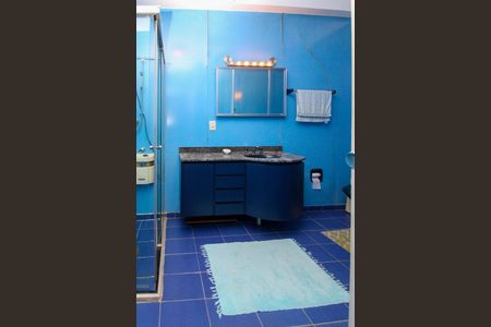 Casa para alugar com 375m², 4 quartos e 5 vagas Casa para alugar com 375m², 4 quartos e 5 vagasBanheiro Suíte 1
