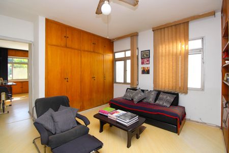 Casa para alugar com 375m², 4 quartos e 5 vagas Casa para alugar com 375m², 4 quartos e 5 vagasSala 2