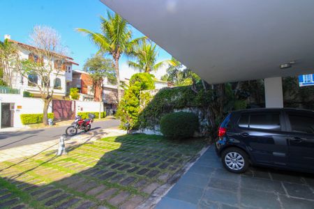 Garagem de casa para alugar com 4 quartos, 375m² em Morumbi, São Paulo