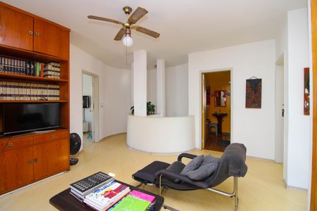 Casa para alugar com 375m², 4 quartos e 5 vagas Casa para alugar com 375m², 4 quartos e 5 vagasSala 2