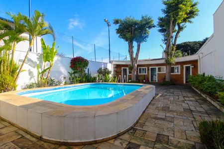 Casa para alugar com 375m², 4 quartos e 5 vagas Casa para alugar com 375m², 4 quartos e 5 vagasQuintal