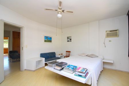 Casa para alugar com 375m², 4 quartos e 5 vagas Casa para alugar com 375m², 4 quartos e 5 vagasSuíte