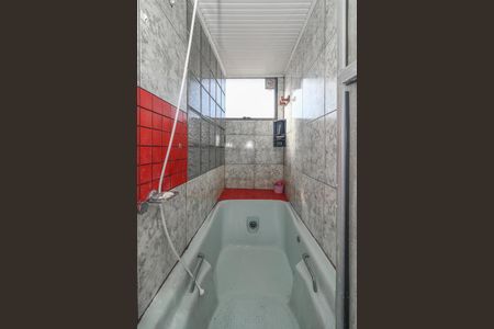 Banheiro de apartamento para alugar com 2 quartos, 68m² em Sarandi, Porto Alegre