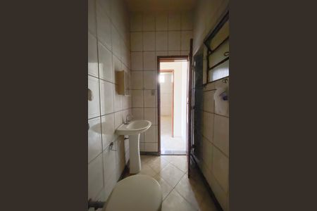 Banheiro de casa para alugar com 3 quartos, 65m² em Califórnia, Belo Horizonte